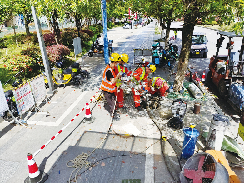  滦平UV-CIPP紫外光固化修复